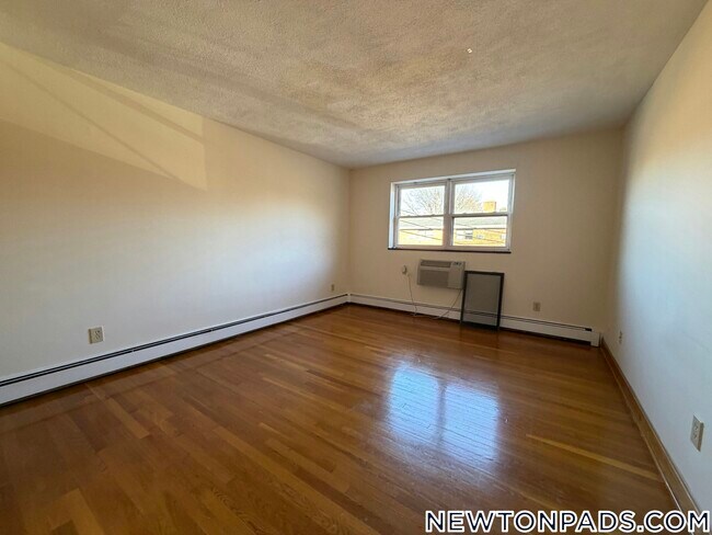 Building Photo - 282 Grove St