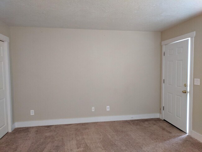 Building Photo - 2 Big River Rd