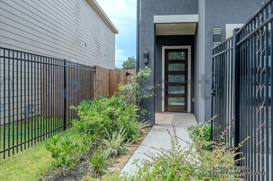 Building Photo - 4614 Redbud St