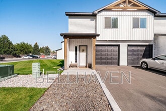 Building Photo - 380 S 3rd W