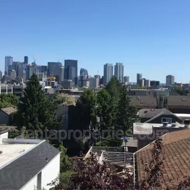 Building Photo - 1312 6th Ave N