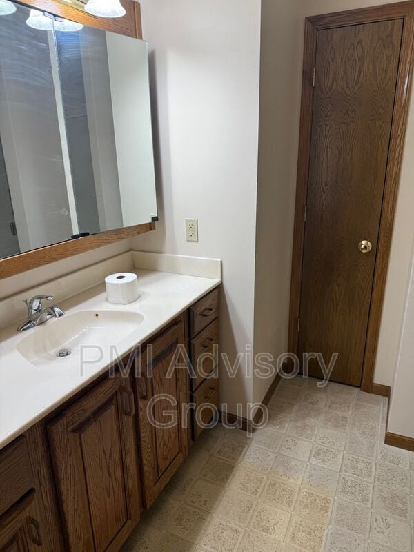 Building Photo - 4206 Hwy K4