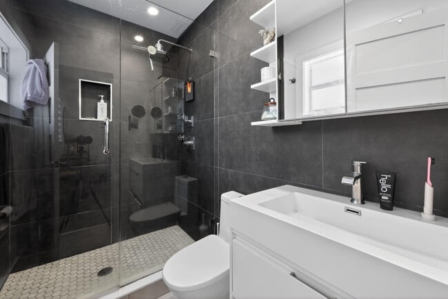 Building Photo - 976 SW 11th St