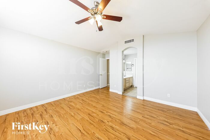 Building Photo - 8222 W Voltaire Ave