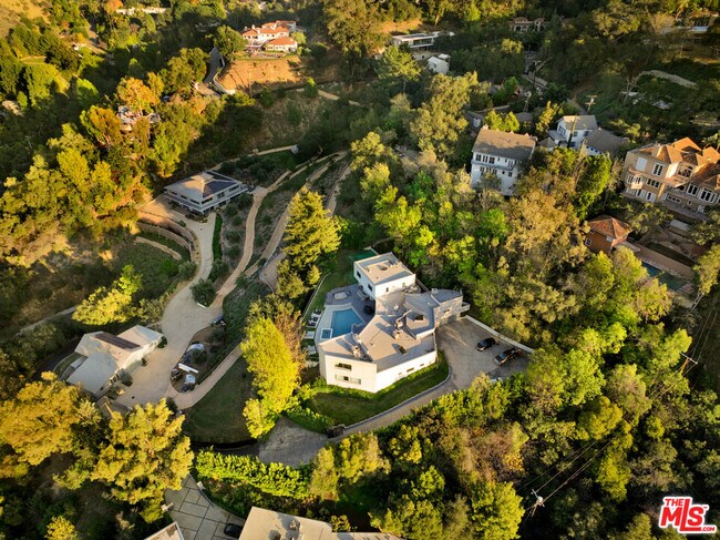 Building Photo - 2666 Hutton Dr