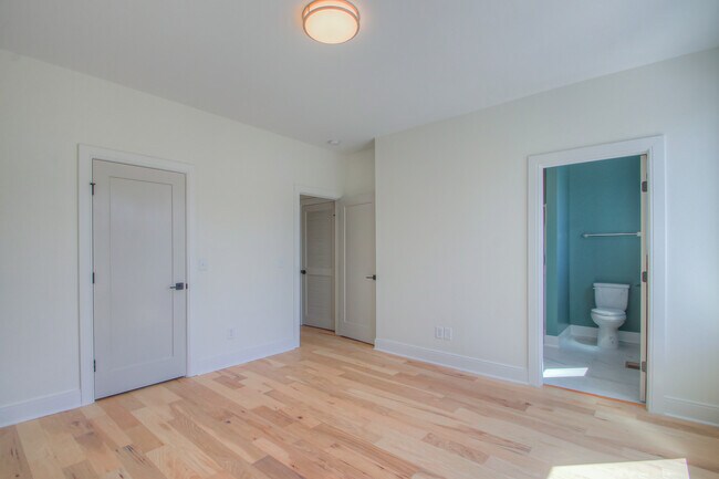 Building Photo - 1540 Yarra St