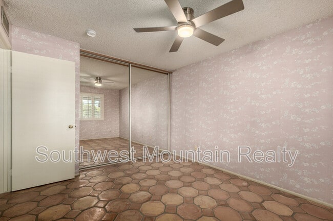 Building Photo - 8538 E Mitchell Dr