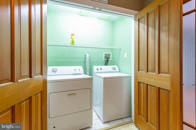 Building Photo - 4436 Sansom St