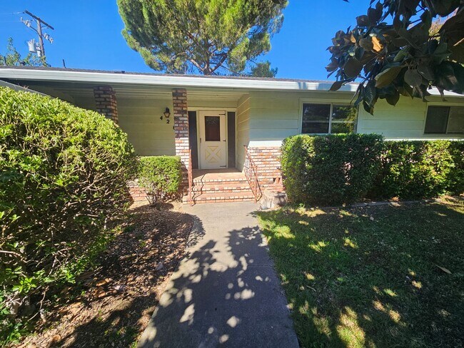 Building Photo - 426 Stanmar Dr
