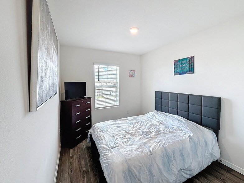 Building Photo - 1303 Tallowwood Ln