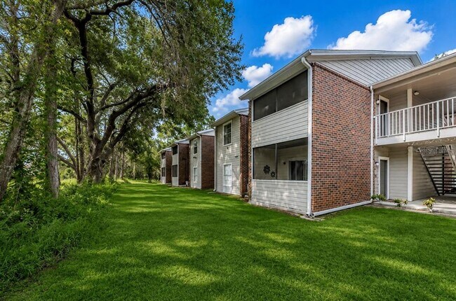 Building Photo - 1400 Gandy Blvd N