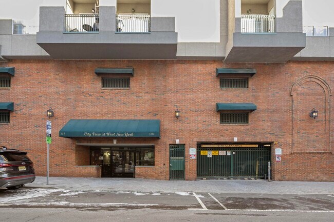 Building Photo - 318 54th St