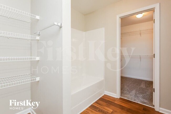 Building Photo - 704 Nonsuch Ct