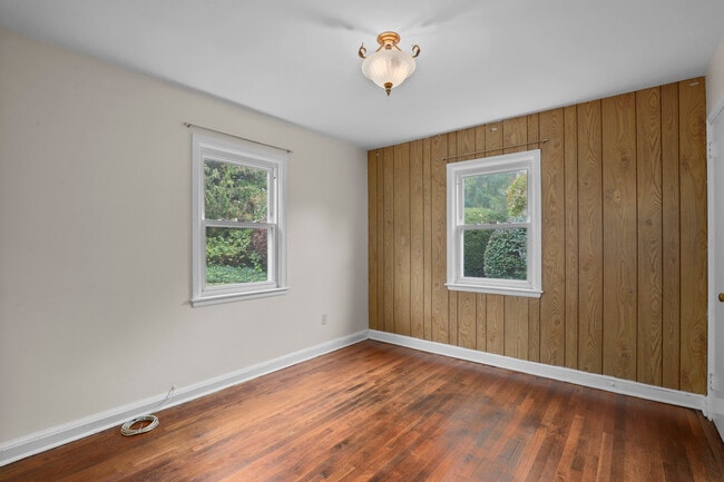 Building Photo - 216 S Poe St