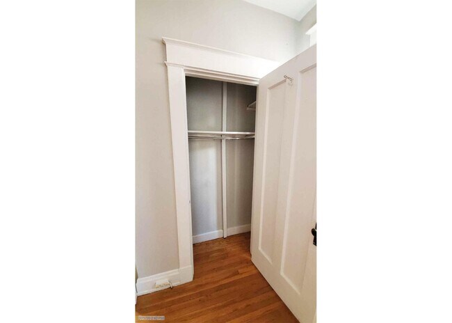 Building Photo - 3027 Clifton Ave