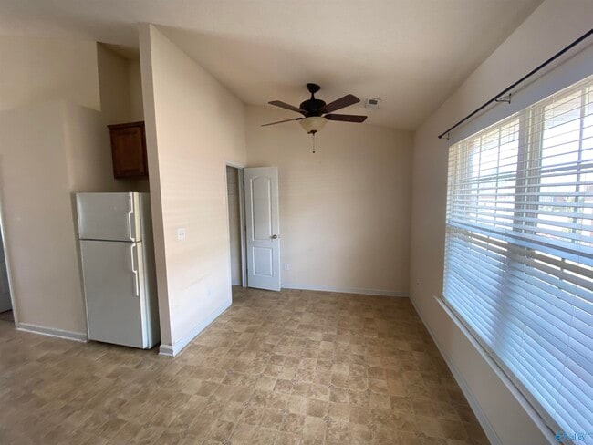 Building Photo - 131 Shadow Ct SW