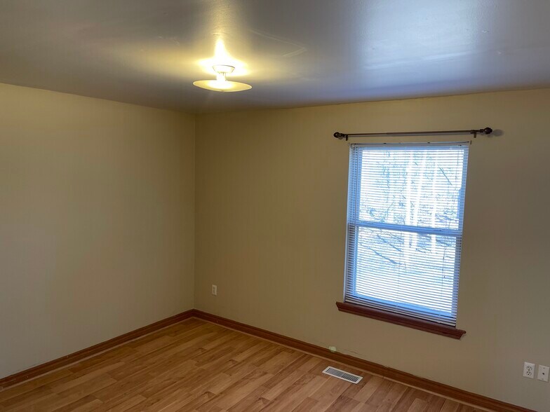 Building Photo - 3758 W Water St