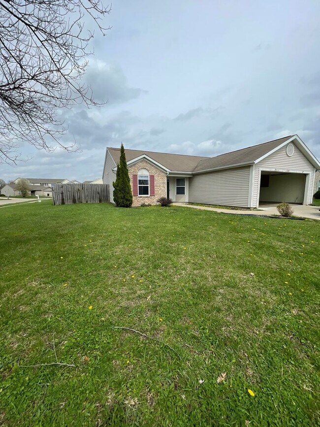 Building Photo - 3 Bedroom Single Family Home - Burnett Creek School District