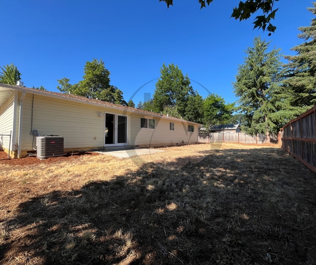 Building Photo - Single Level House- New Flooring-Freshly P...
