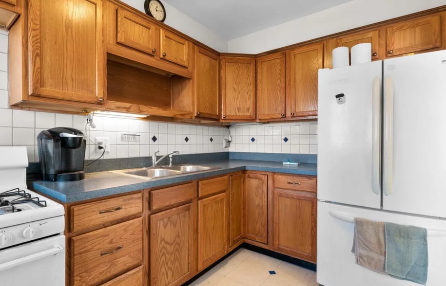 Building Photo - 1420 Cedarcroft Rd