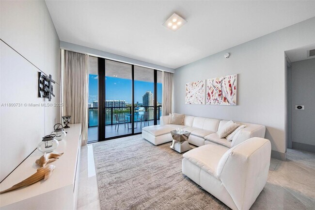 Building Photo - 5500 Island Estates Dr