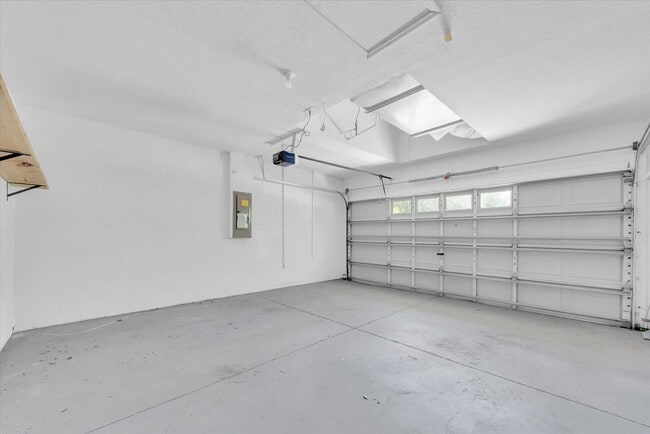 Building Photo - Updated 4BR with Bonus Room in Riverview!