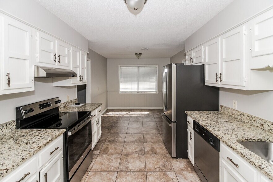 Building Photo - 4580 Blandford Dr