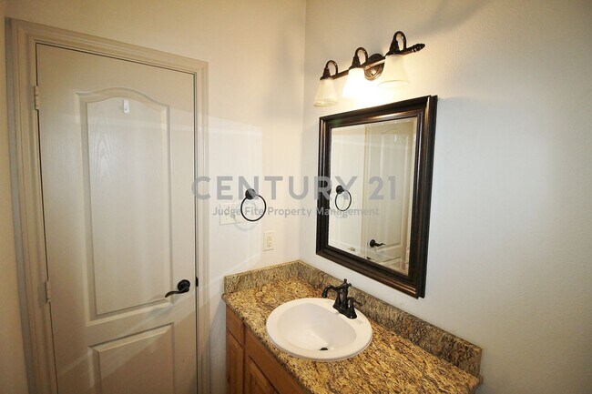 Building Photo - 112 Bridle Ct
