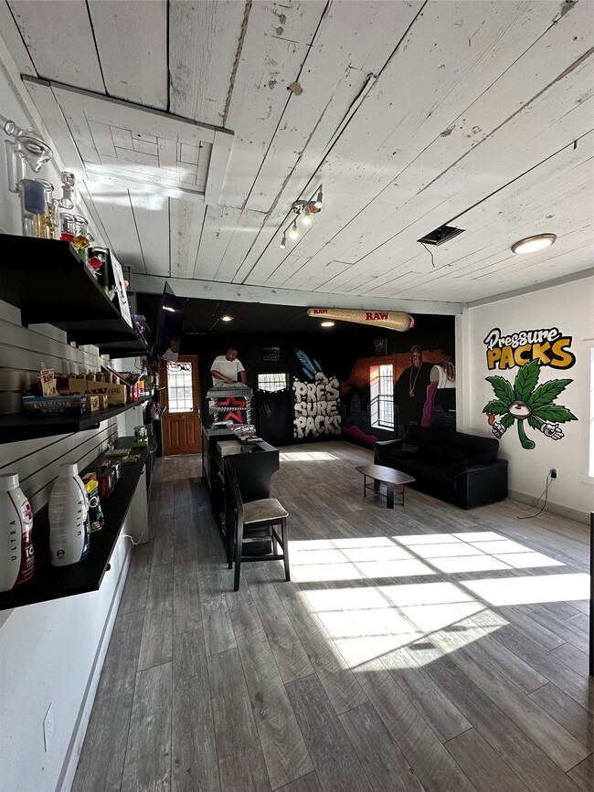 Building Photo - 304 Lockwood Dr