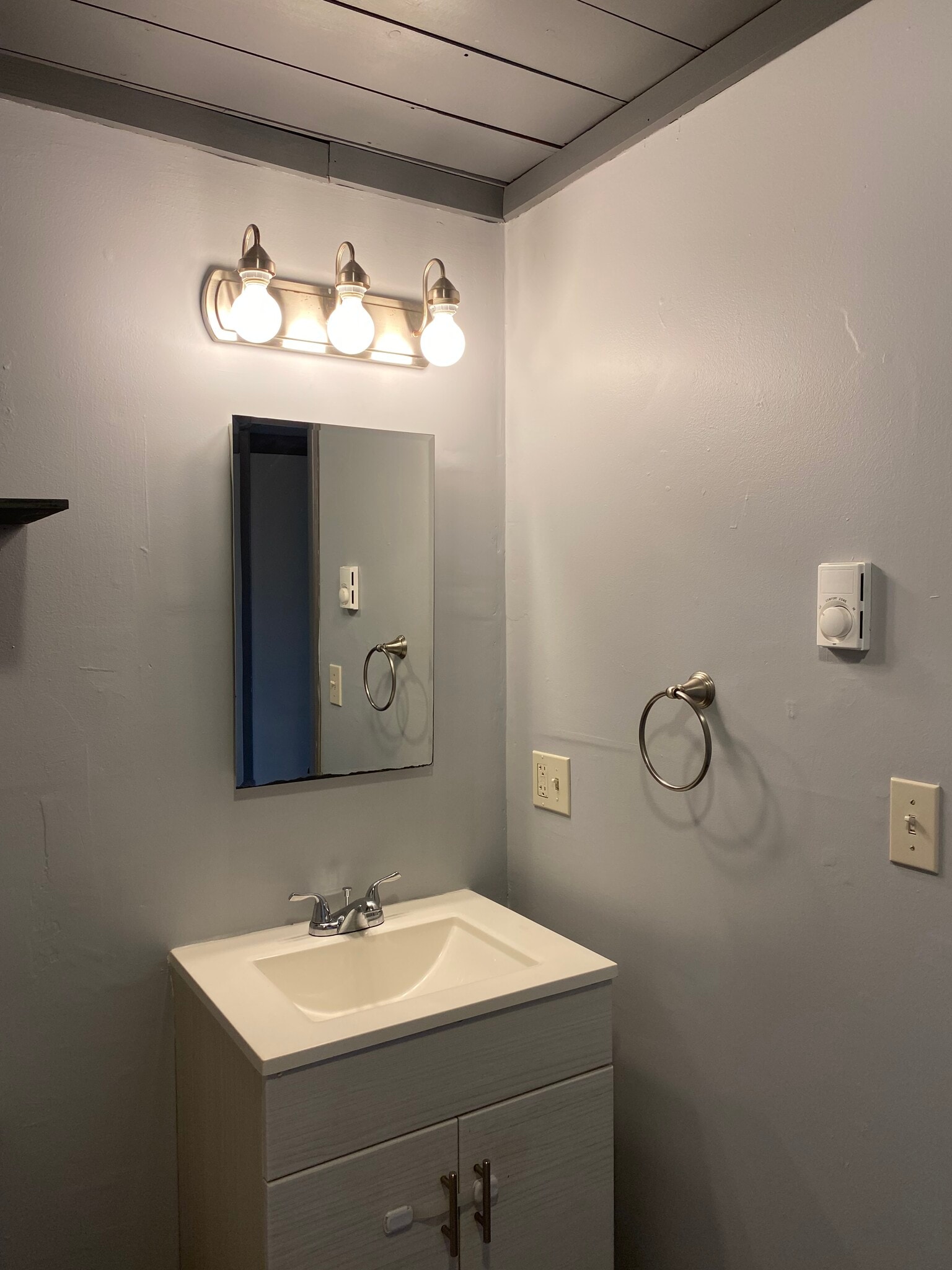 Building Photo - 95 Hall Ave