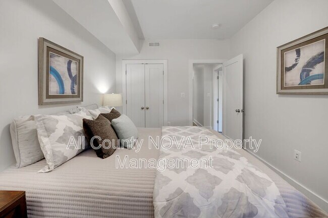 Building Photo - 3821 14th St NW