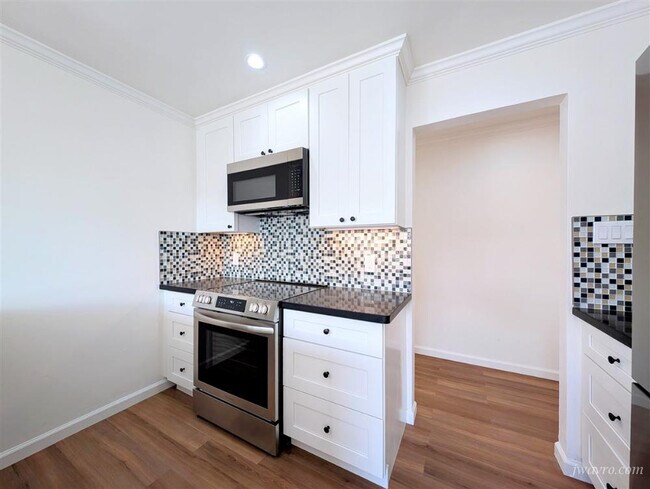 Building Photo - 3044 Franklin St