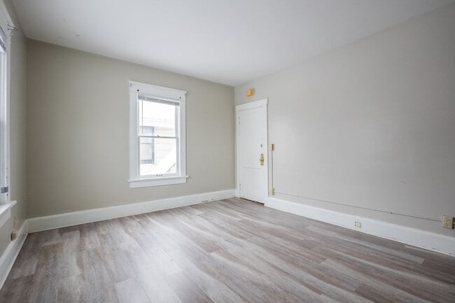 Building Photo - 1022 19th St NW