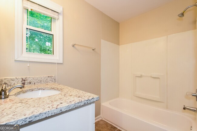 Building Photo - 3510 Ingledale Dr SW