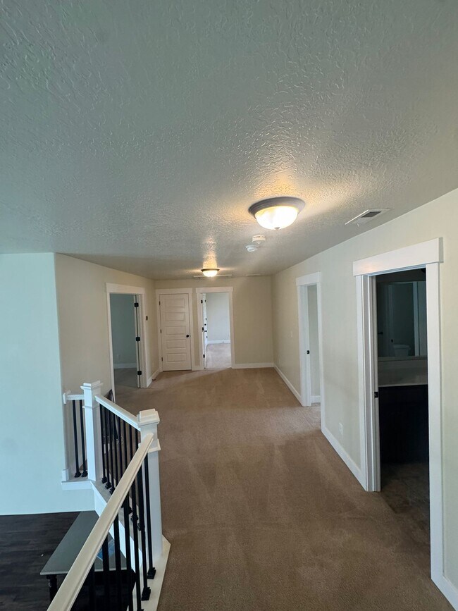 Building Photo - 1109 W Meridian Dr