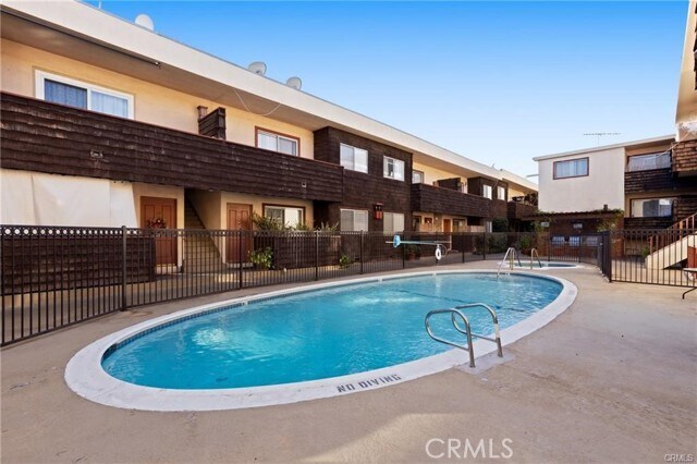 Building Photo - 5400 Newcastle Ave