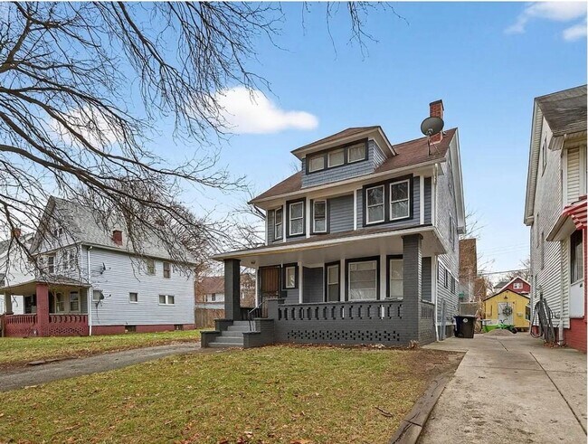 Building Photo - Spacious 5-bedroom, 2-bath single-family home