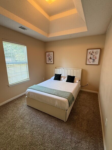 Building Photo - 8684 Goswell Dr