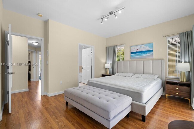 Building Photo - 18413 NE 27th Ct