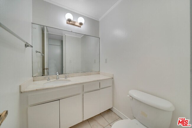 Building Photo - 12124 Goshen Ave