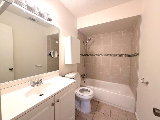 Building Photo - 9706 Crestdale Cir