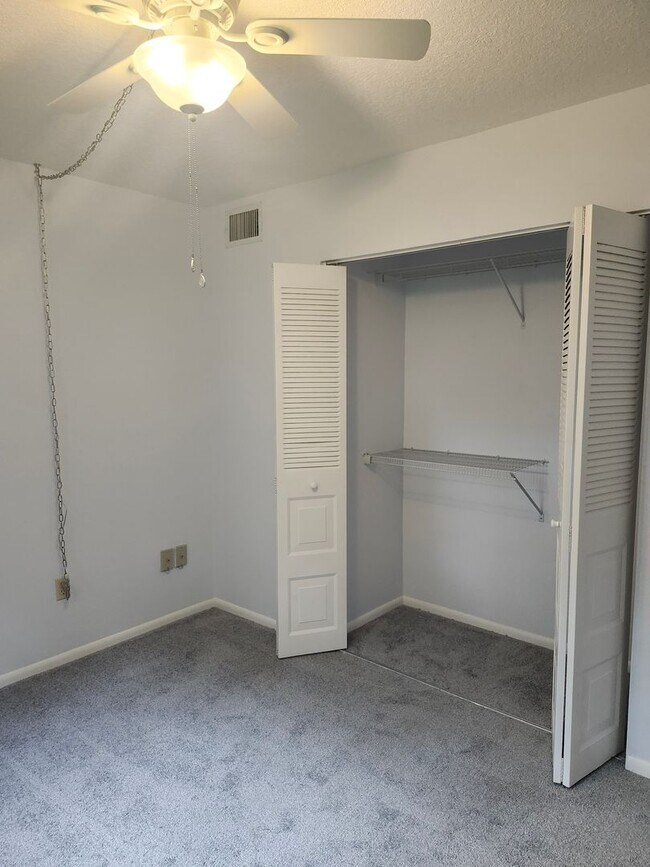 Building Photo - Oak Forrest 55 and older Condominium FOR R...
