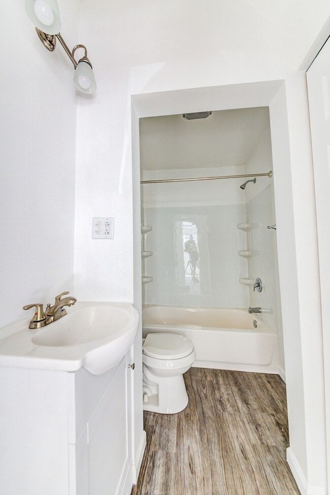 Building Photo - 919 Lillian St