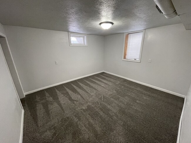 Building Photo - 218 W 28th St