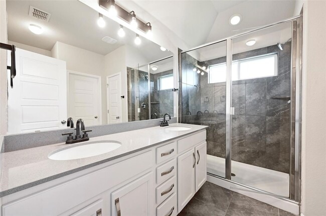 Building Photo - 10225 Bankhead Dr