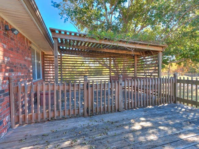 Building Photo - Beautiful 3 bed 2.5 bath home in the Country