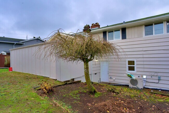 Building Photo - 4 bedroom Home on Highland St in Tacoma - APPLICATION PENDING