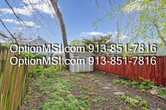 Building Photo - West Plaza!!!