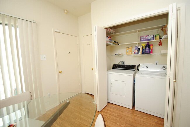 Building Photo - 6363 Provident Green Dr
