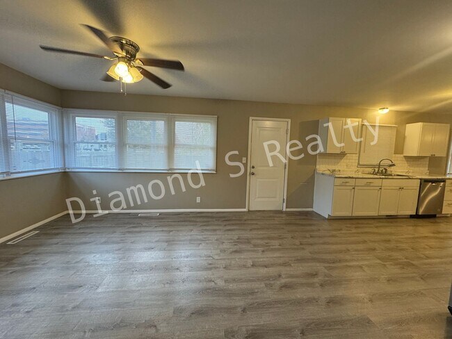 Building Photo - 2202 S Prospect Ct